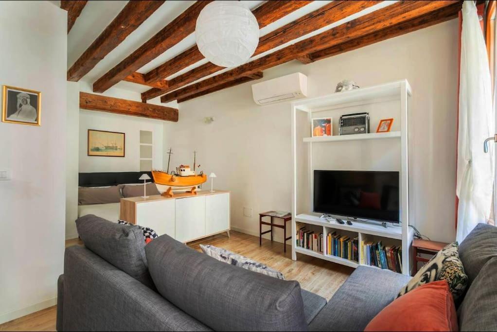 Ca 3 Leoni - Romantic House In The Heart Of Veneţia Exterior foto