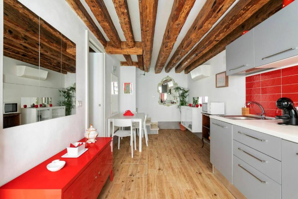 Ca 3 Leoni - Romantic House In The Heart Of Veneţia Exterior foto