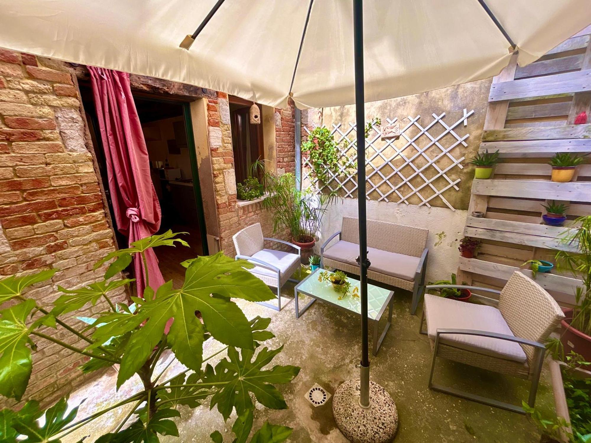 Ca 3 Leoni - Romantic House In The Heart Of Veneţia Exterior foto