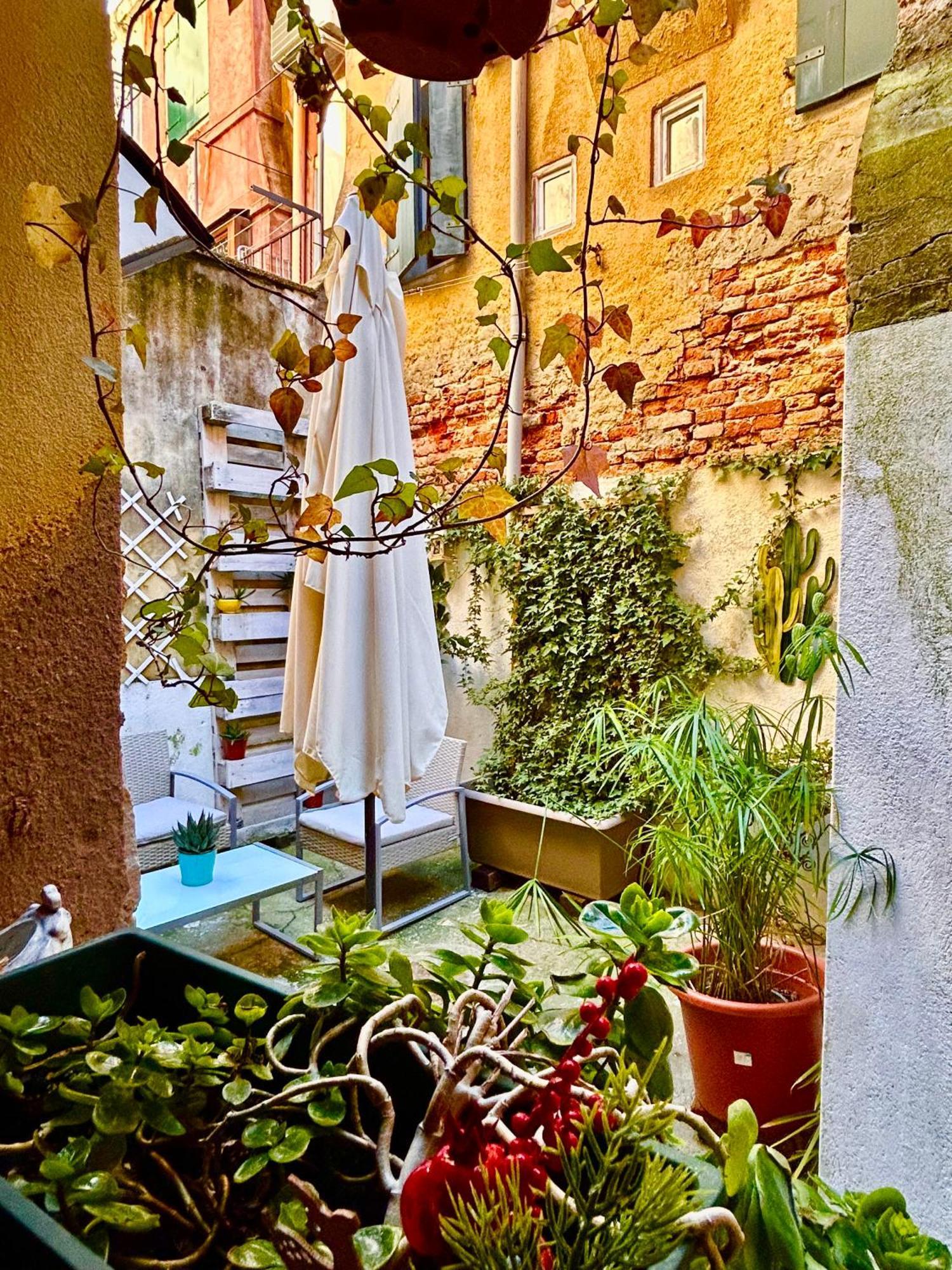 Ca 3 Leoni - Romantic House In The Heart Of Veneţia Exterior foto
